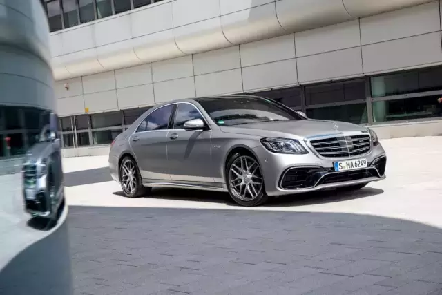 奔驰全新AMG S 63全球首试——3.5s破百，实力变态的强大