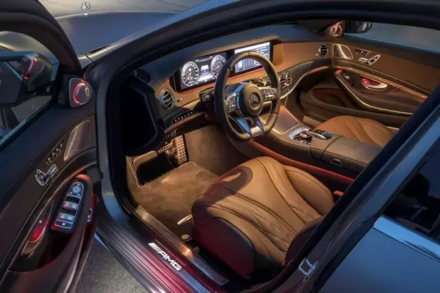 奔驰全新AMG S 63全球首试——3.5s破百，实力变态的强大