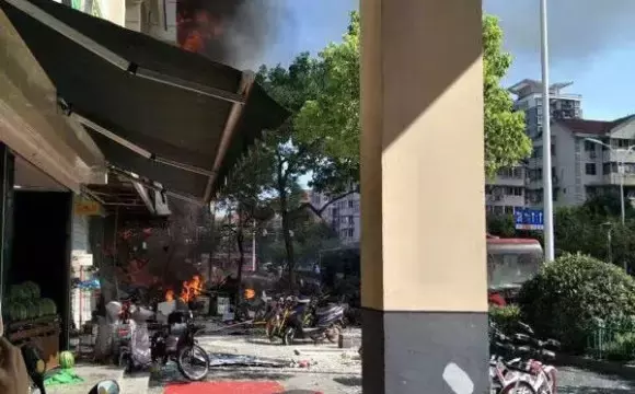 杭州一饭店液化气瓶爆炸致两死55伤！青岛近80%液化气罐未注册登记！