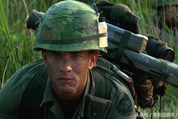 就是在惨烈战争中被炸断双腿,被阿甘扛在背上救回来的「丹中尉」