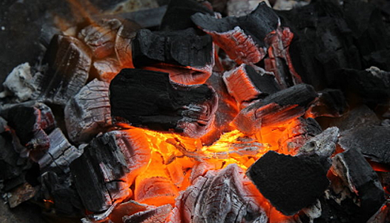 木炭点火很难？教你两个碳烤炉点火的实用方法