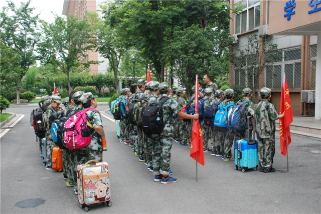 2017徐州电视台军事夏令营暨“高能少年团”七天蜕变之旅第二期开营啦！