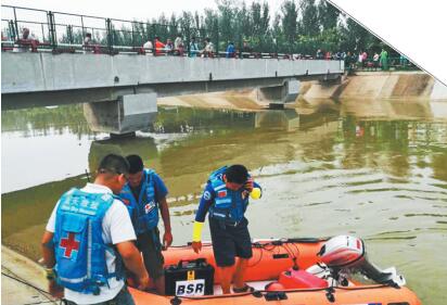 16岁男孩疑被误导下河救人溺亡是怎么回事，关于17岁男孩救人溺水身亡的新消息。