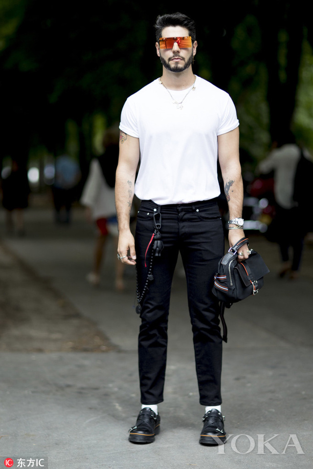 黑皮鞋到底能不能搭白袜？看看潮人示范你就明白啦！