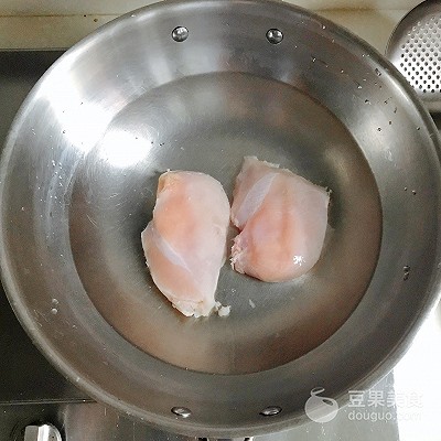 水煮鸡胸肉做法（图解水煮鸡胸的正确打开方式）