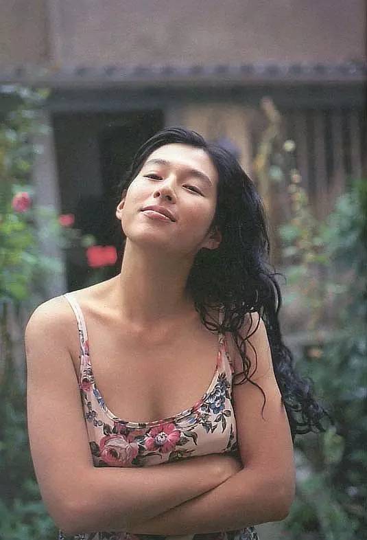 25岁的赤名莉香教会了我们什么是爱,50岁的铃木保奈美教会了我们如何