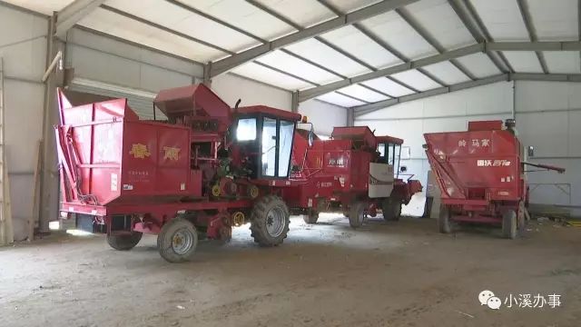 花4萬塊錢買收割機，他右手一抖，錢沒了機器也沒了…………