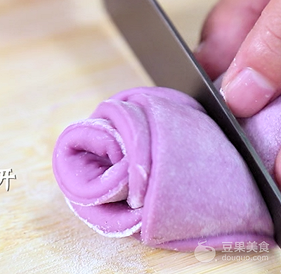 紫薯玫瑰花馒头,紫薯玫瑰花馒头的做法
