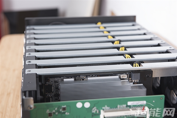 比特币最强矿机就长这样：8张GTX 1060