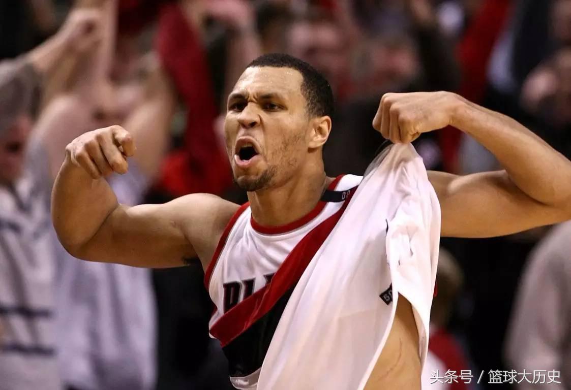 罗伊为什么退出nba(生涯6年7次膝盖手术！罗伊离开巅峰整整7年了！)