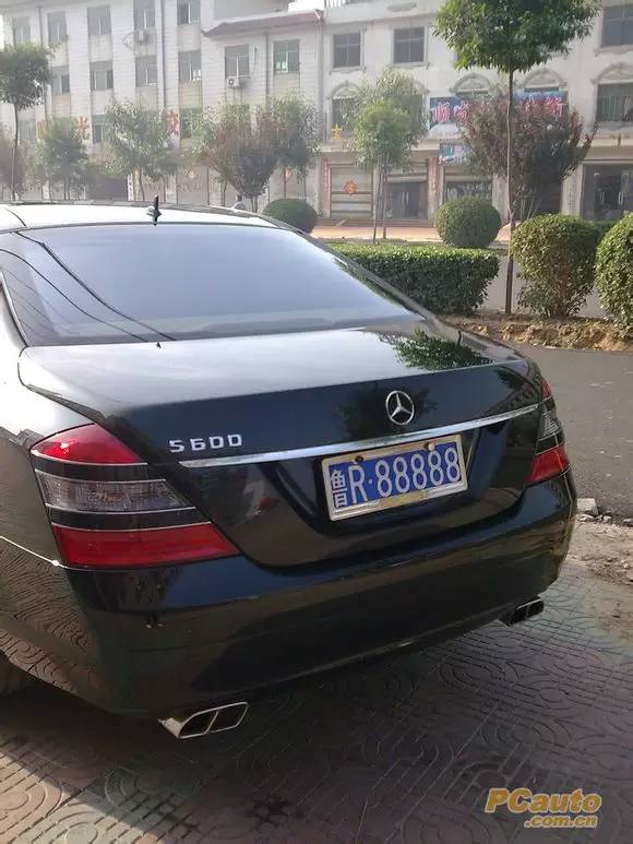 鲁R88888、鲁R99999等车牌竟然在他们身上