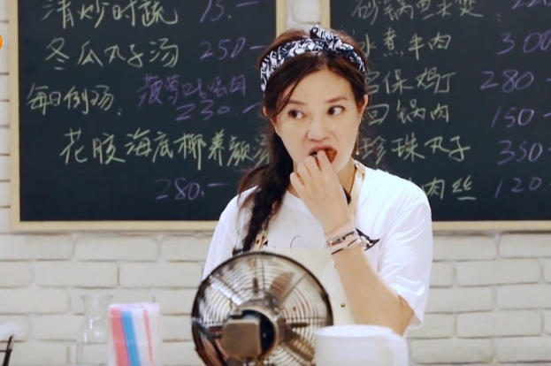 和黄晓明吵架吓到节目组，赵薇霸气怼道：他大学时候很孝顺