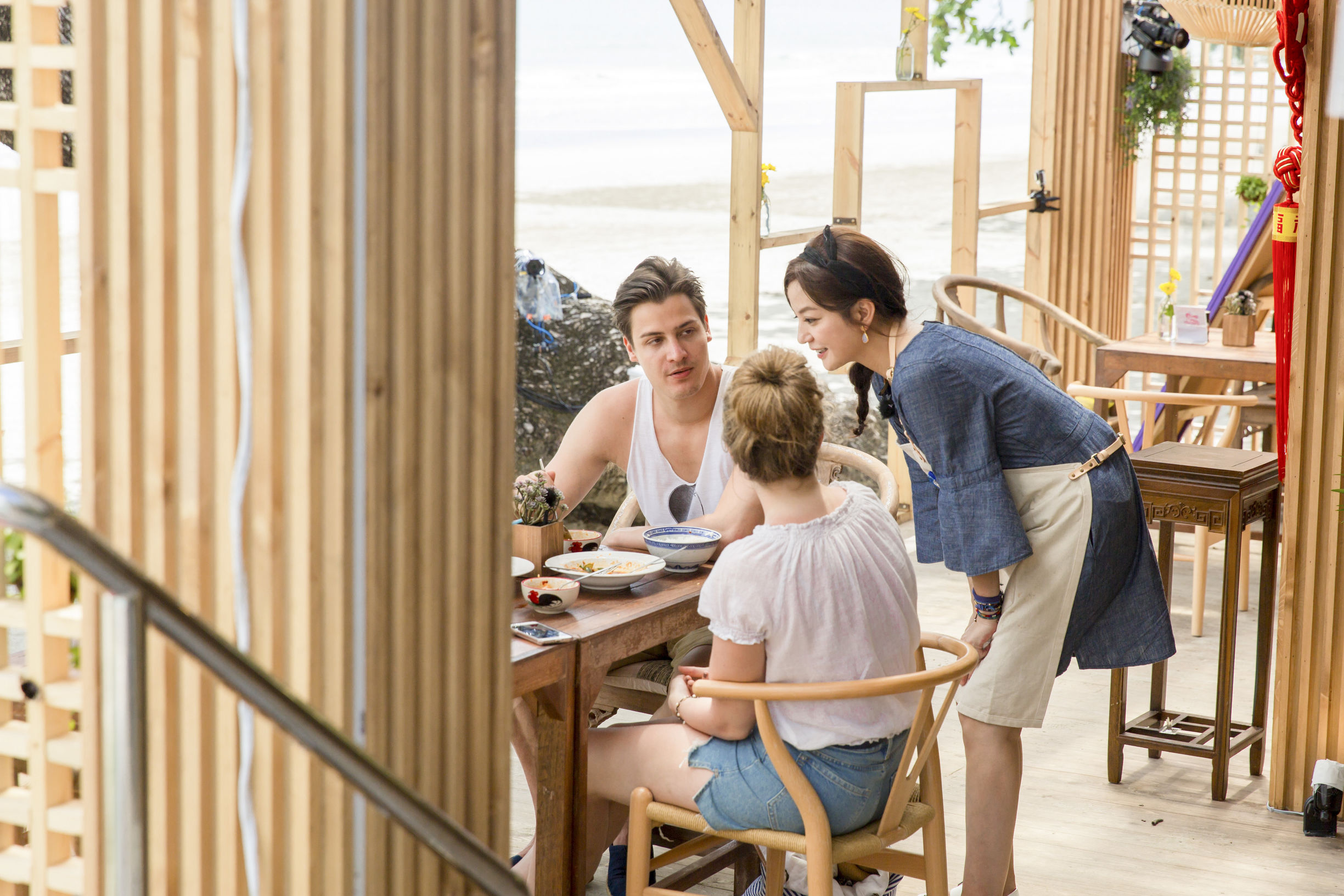 和黄晓明吵架吓到节目组，赵薇霸气怼道：他大学时候很孝顺