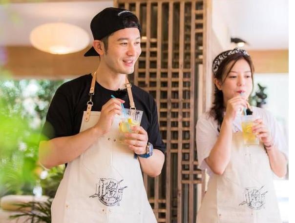 和黄晓明吵架吓到节目组，赵薇霸气怼道：他大学时候很孝顺