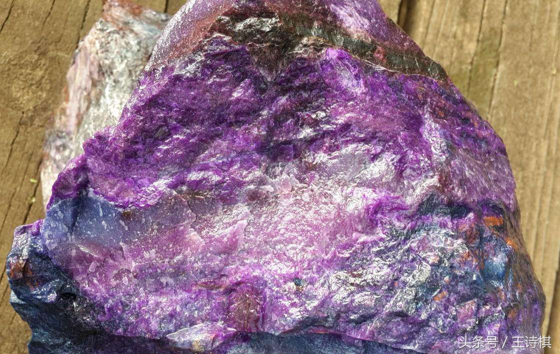 七脉轮疗愈之打开顶轮的疗愈(黑舒俱来和紫舒俱来功效一样吗)-老玛瑙