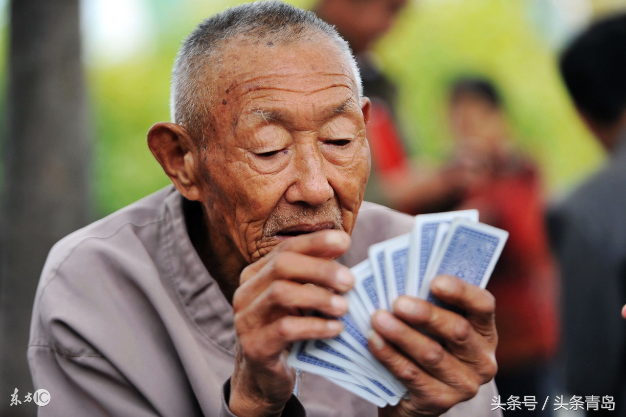 够级游戏玩法详解：源自青岛的经典牌类游戏规则与技巧