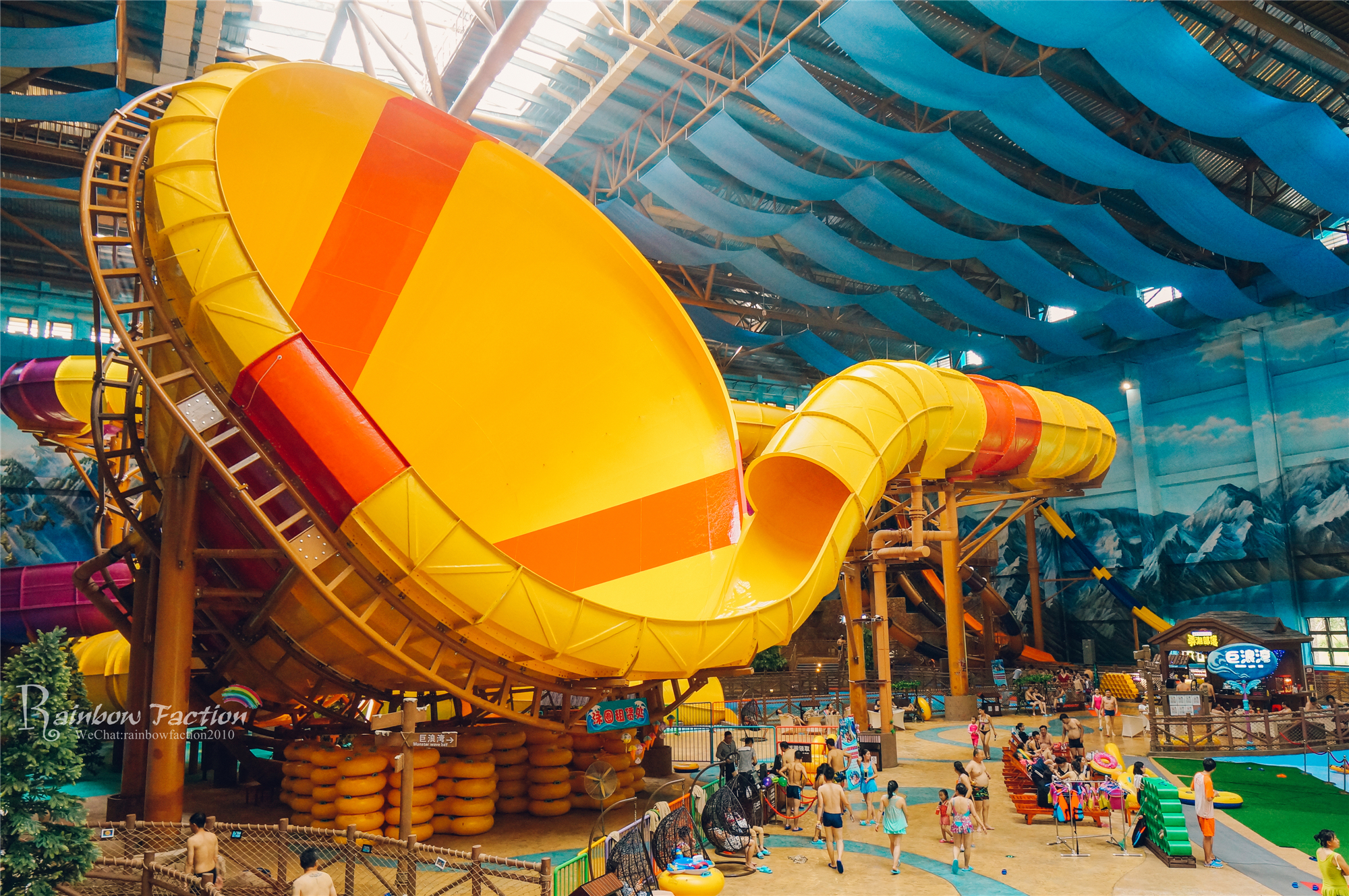 长白山万达水乐园里嗨翻天