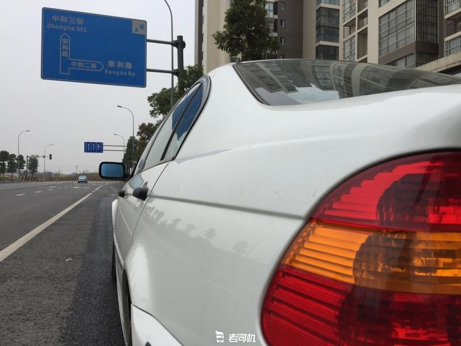 买了一辆车况完美的二手宝马3系经典E46，车主乐了好几天！