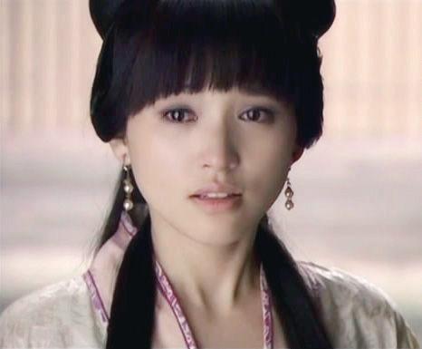 这事被吕禄的姑姑吕媭知道了,吕媭气得要吐血,吕媭骂道:"交出兵权