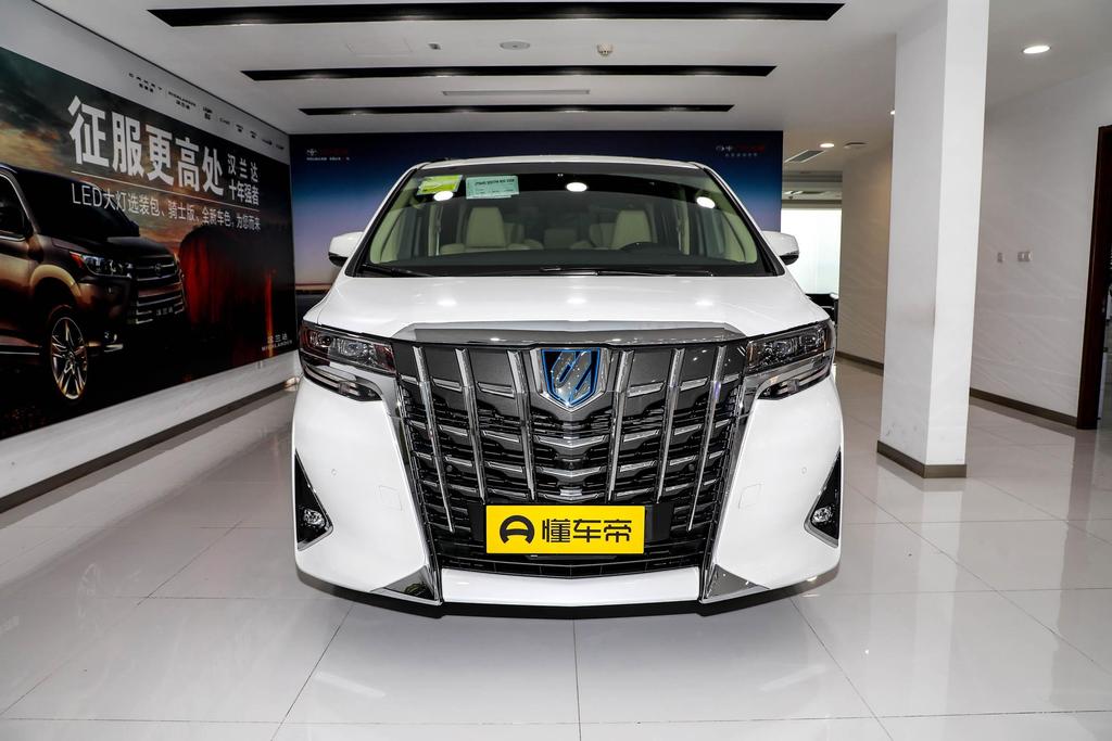 丰田埃尔法商务车：豪华舒适商务出行首选