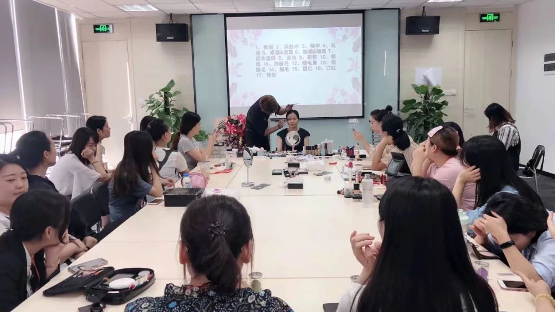 领航汇客| 魅力女神节 美妆实操讲解课堂开课啦~