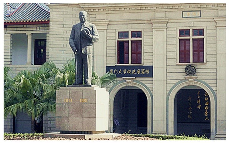 过去毁于战火被迫搬迁，如今厦门大学什么样？