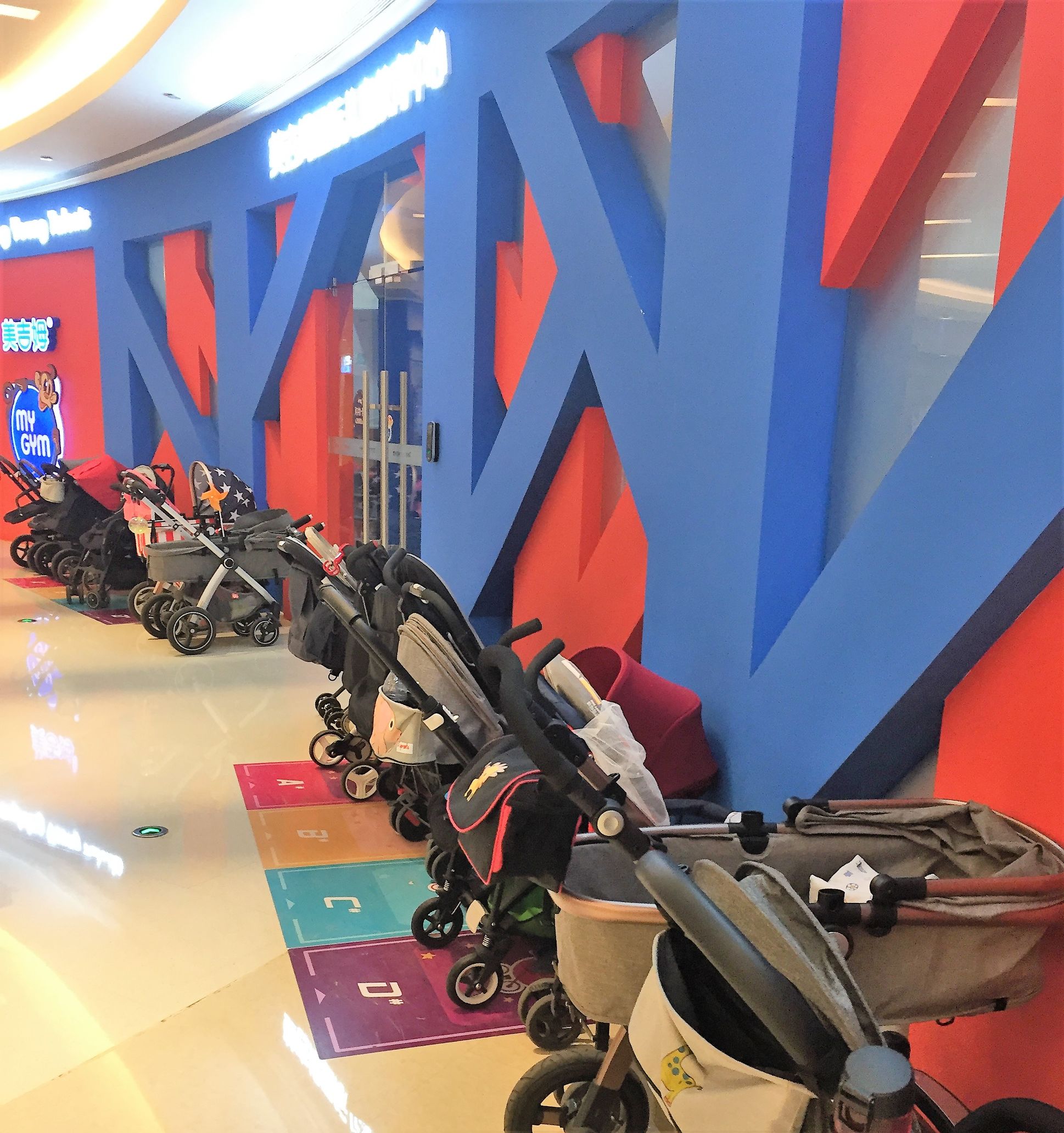 郑州万象城17上半年收入微降，强压之下能否现转机？