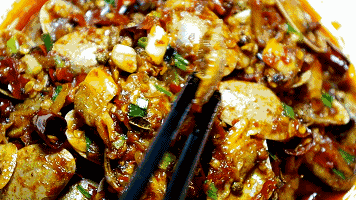 银屏巷，不足300米长，却引无数吃货痴迷的美食小巷！