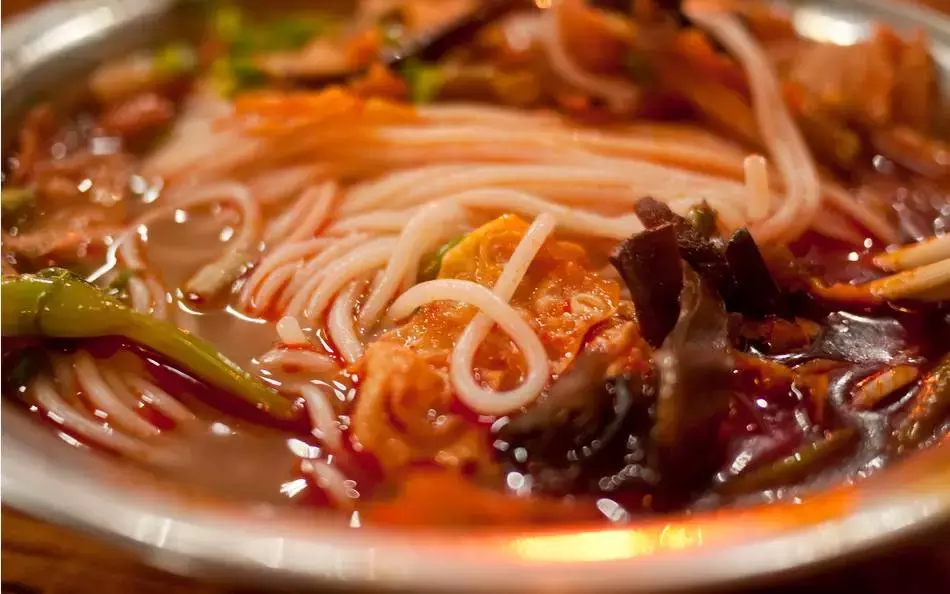 银屏巷,不足300米长,却引无数吃货痴迷的美食小巷!