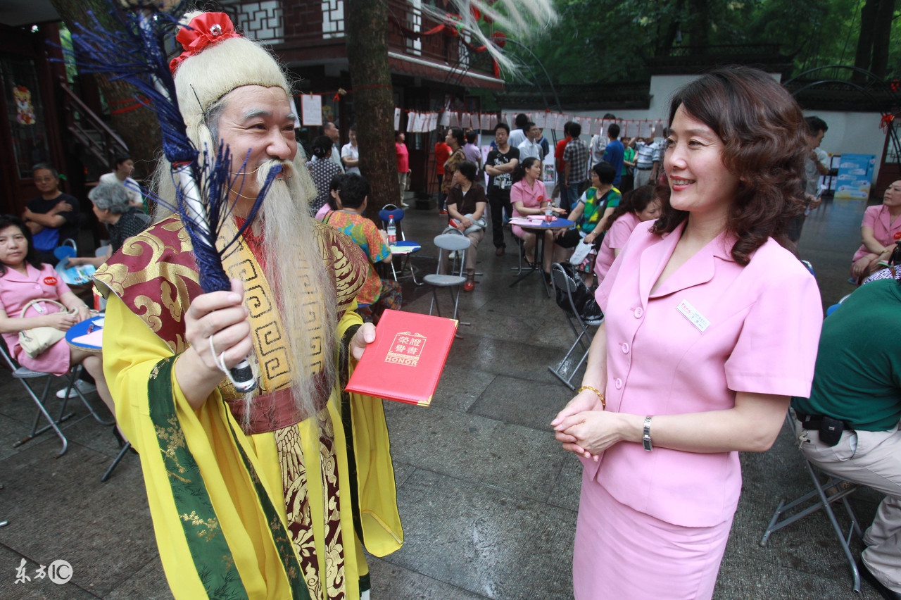 七夕节，单身男女向月老求姻缘，你想要什么样姻缘