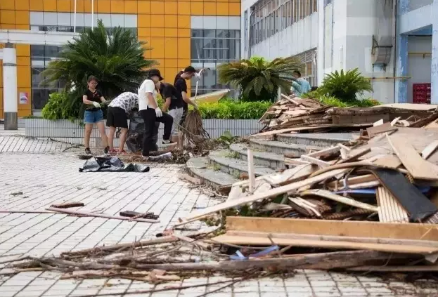 “天鸽”袭击造成暨南大学珠海校区较严重灾情，暨南人众志成城抗险救灾