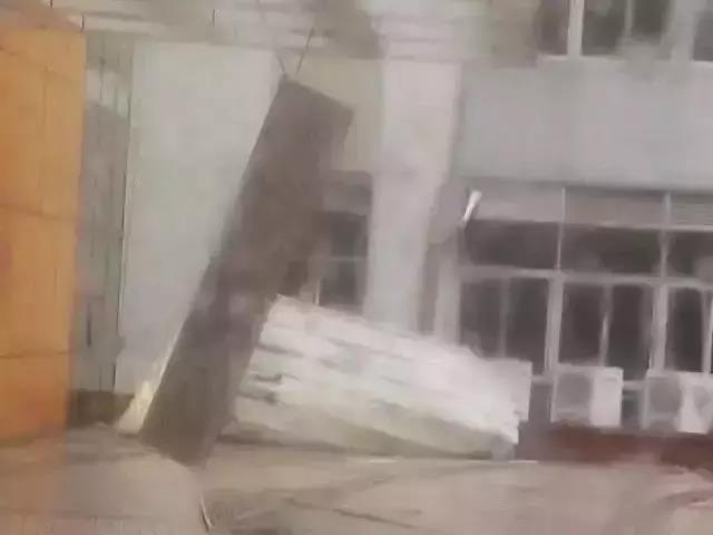 “天鸽”袭击造成暨南大学珠海校区较严重灾情，暨南人众志成城抗险救灾