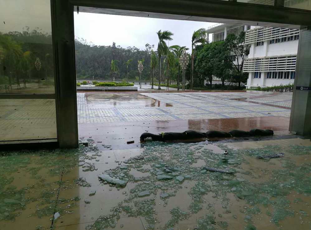 “天鸽”袭击造成暨南大学珠海校区较严重灾情，暨南人众志成城抗险救灾