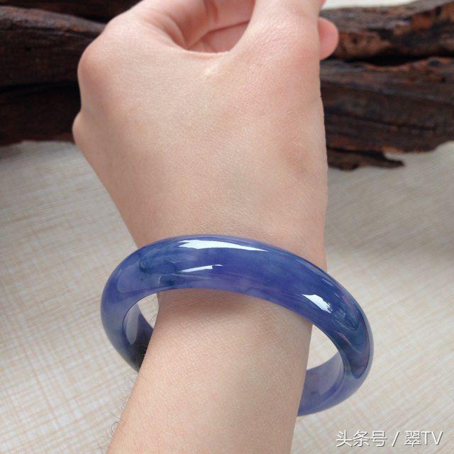 翡翠雕刻三大流派：苏扬工、揭阳工、瑞丽工，你更喜欢哪一派？