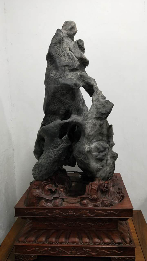 据说这是收藏全国精品灵璧石最多的地方