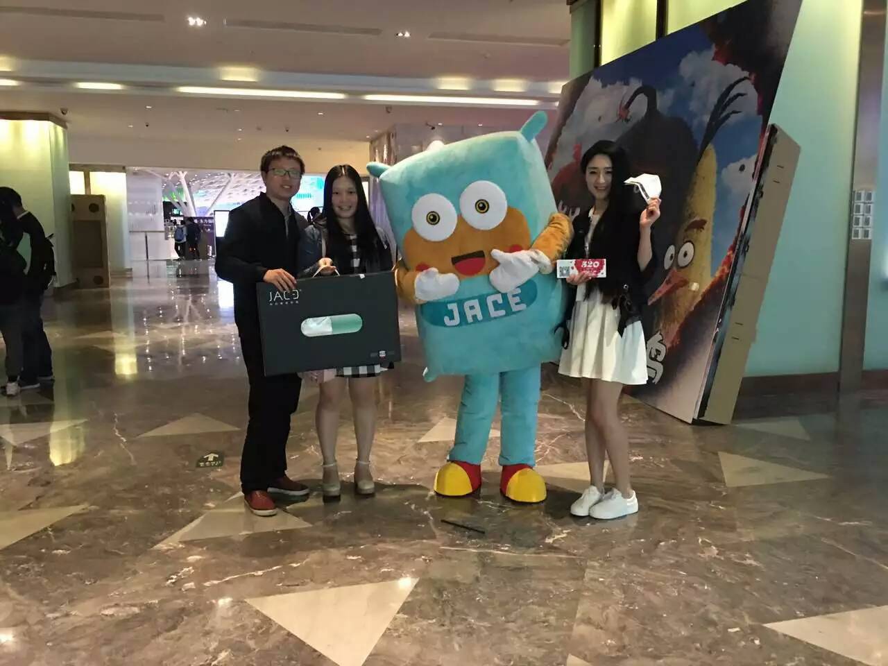 她就像欢乐颂里的安迪，两次成功打造知名枕芯品牌