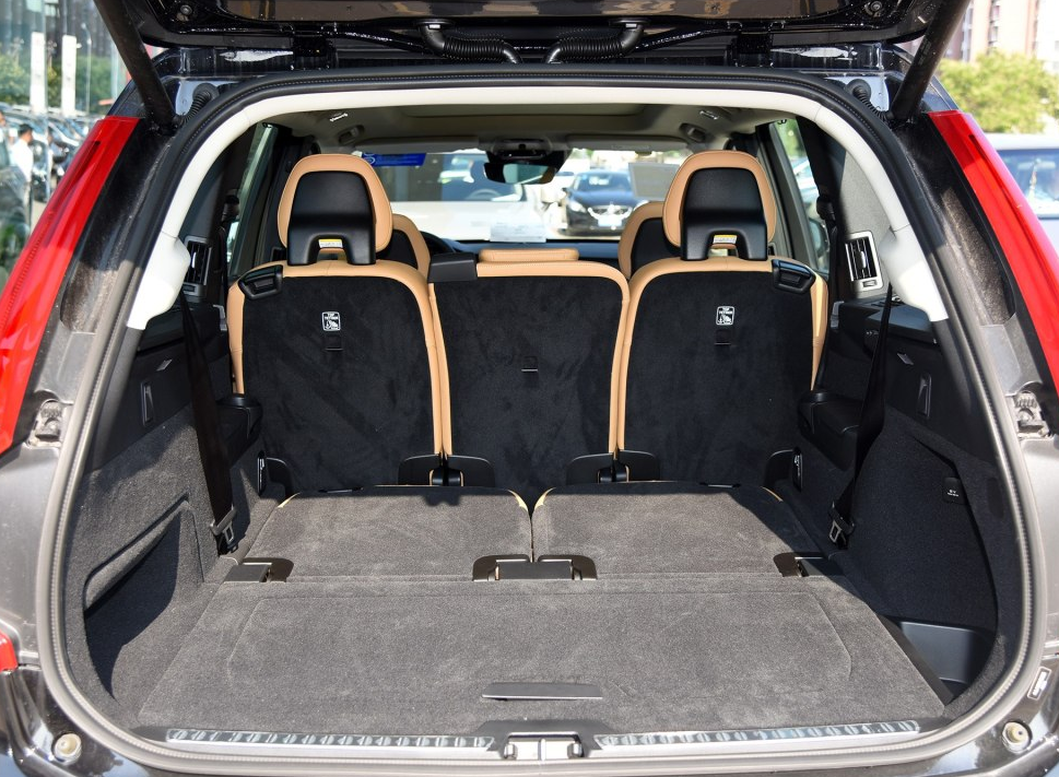 口碑大PK：都是7座SUV 奥迪Q7与沃尔沃XC90 看看车主怎么评价