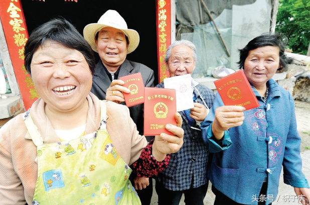 失地農民怎麼繳納養老保險?國家對其增發的基礎養老金又是多少?