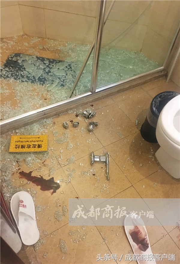 早点新闻｜露安适纸尿裤发现疑似虫子；双层公交将重现成都街头
