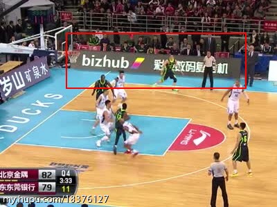 cba广告牌为什么离球场那么近(NBA与CBA比赛场地视觉效果上的为何差异这么大，原因找到了！)