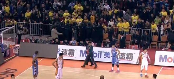 为什么cba不让做广告牌(NBA与CBA比赛场地视觉效果上的为何差异这么大，原因找到了！)