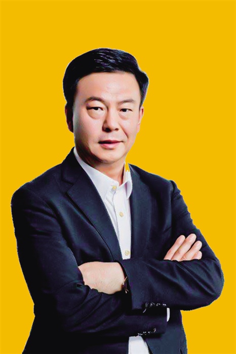 “董小姐”带大礼回汉参加校友会，多次自称是“武汉人”