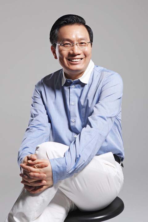 “董小姐”带大礼回汉参加校友会，多次自称是“武汉人”