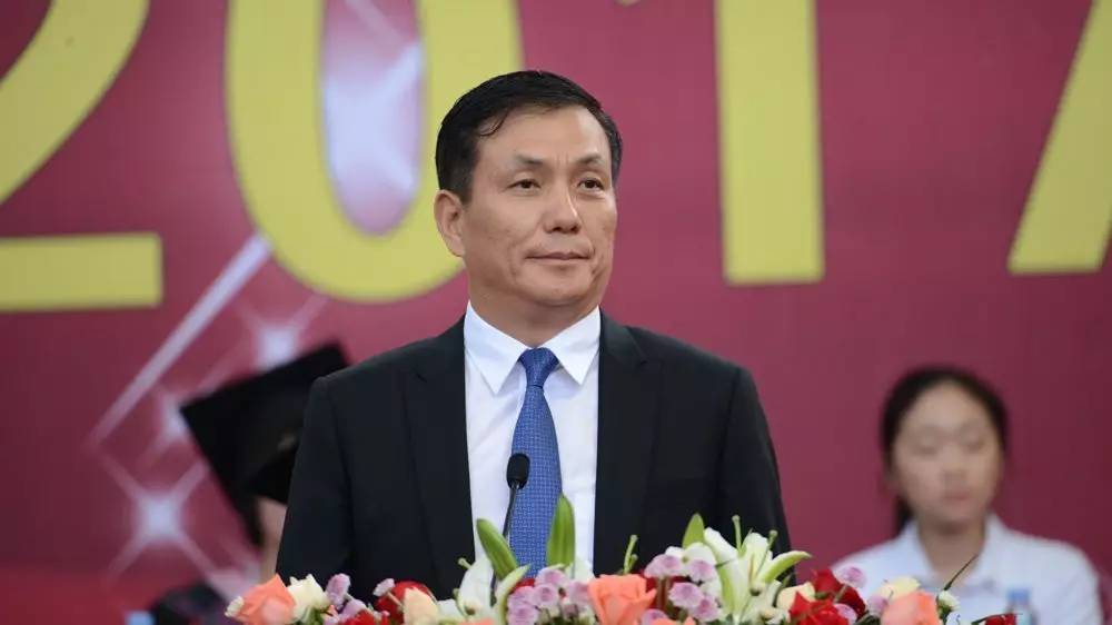 “董小姐”带大礼回汉参加校友会，多次自称是“武汉人”