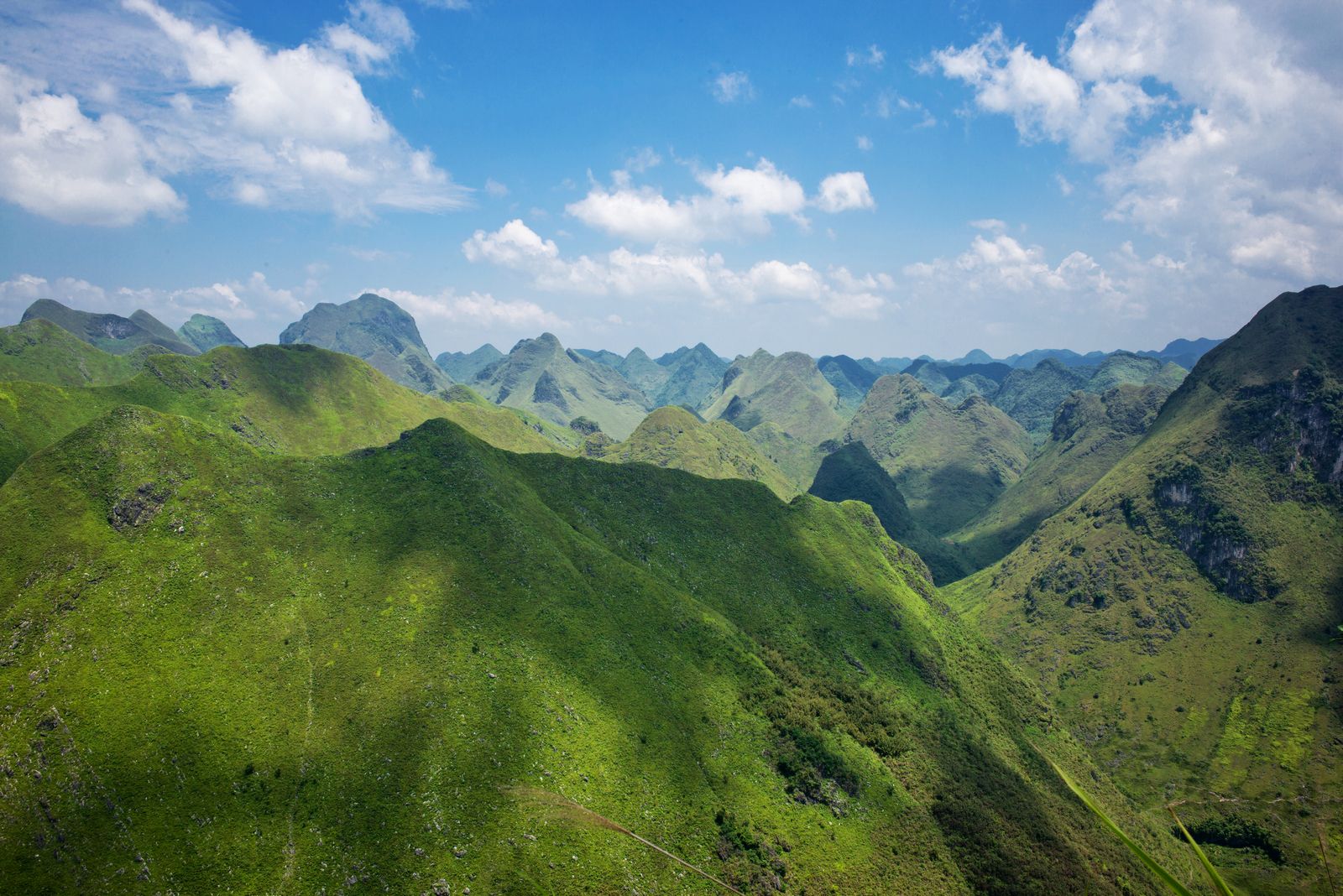 世界最深的洼地是（揭秘世界上最陡最深的大洼地）