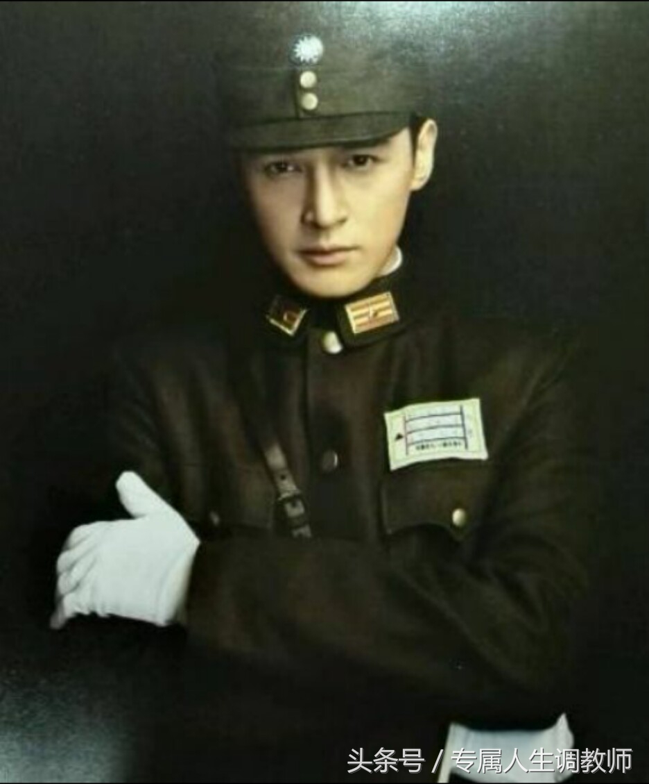 那些年晒成黑人累成狗的军训你还记得吗，高颜值校花校草秒杀众人