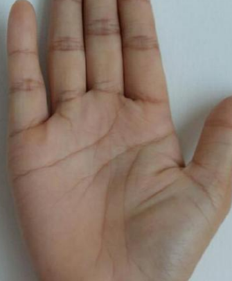 断掌的女生一向被认为克夫,当然这是古时候认为的克夫手相.