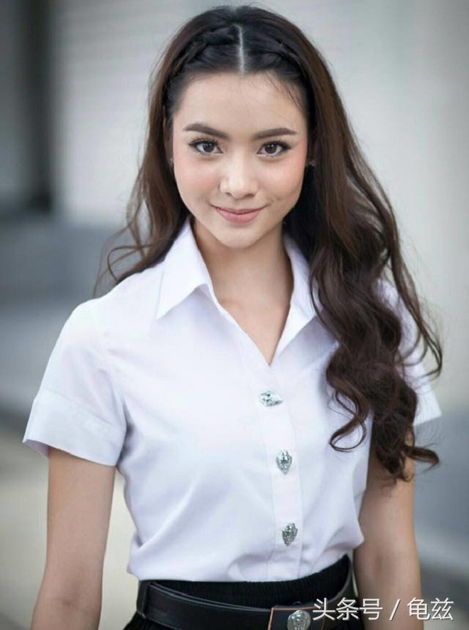 泰国人气女演员制服的魅力在于清新高雅，谁是最仙人？