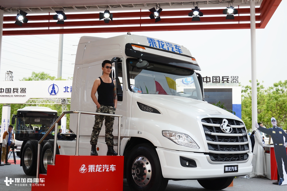 乘龙t7长头牵引车图片(和美式长头还有差距) - 赤虎壹号