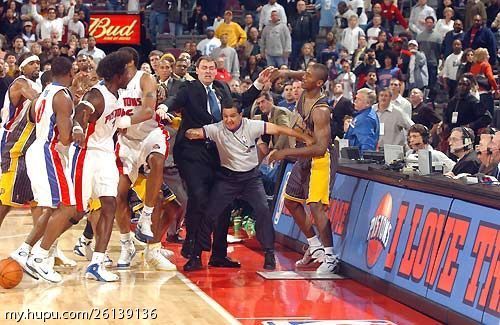 nba冲突哪些可以去劝架(别人打架我劝架！这些NBA球员可以去竞逐“和平奖”了？)